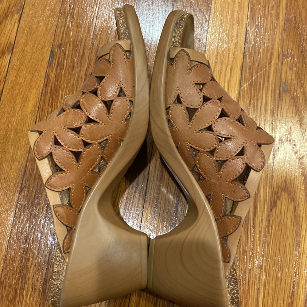 Dansko Clarissa Leather Floral Cutout clogs/sandals - Picture 6 of 9